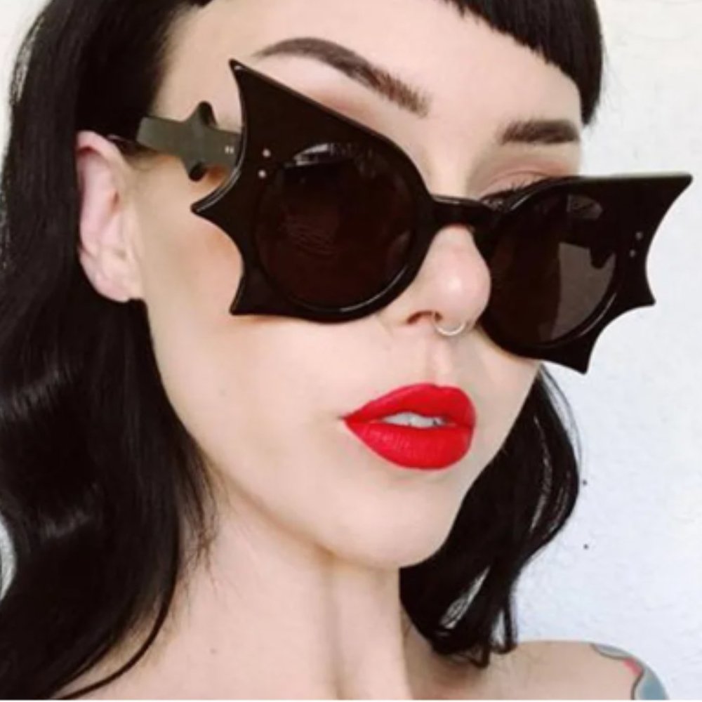 Red Oversized Bat Wing Sunglasses - Halloween Vamp Gothic Glasses With Case - Picture 4 of 4